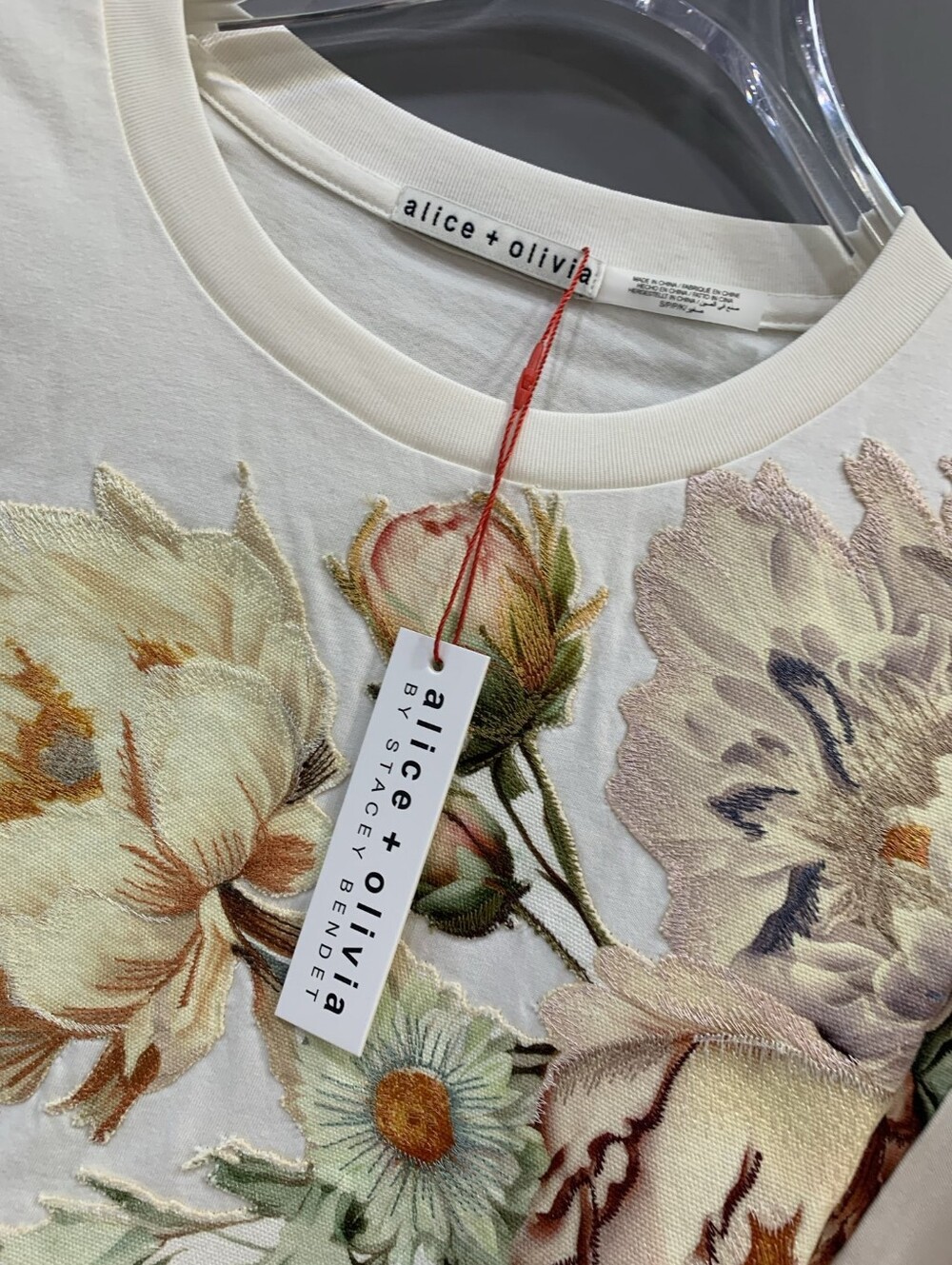 ALICE & OLIVIA EVAN APPLIQUE OVERSIZED TEE - Picture 9 of 14